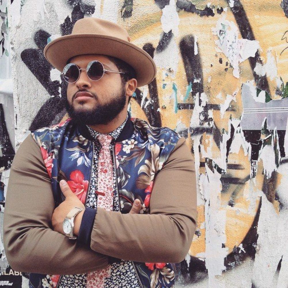 Meet your Posher, Dennis